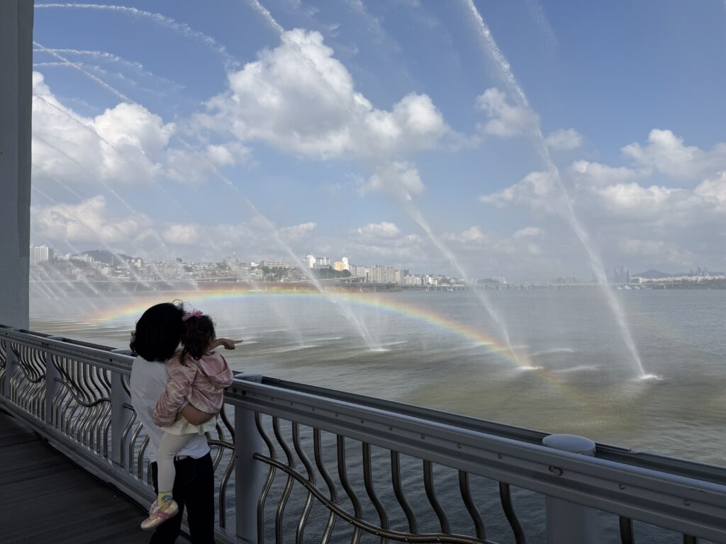 Rainbow in the Banpo Rainbow Fountain spray during a daytime show